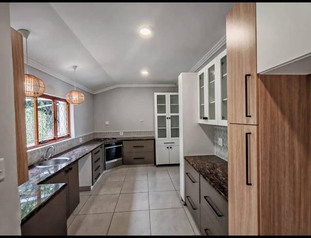4 BEDROOM HOUSE FOR SALE IN BEREA WEST
